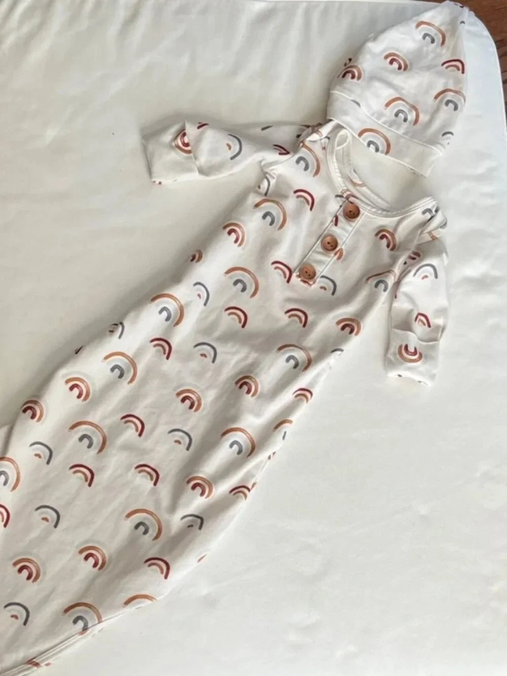 Caden Lane Rainbow Knotted Baby Gown & Hat Set Newborn 0-3M Bamboo Sleep Gown
